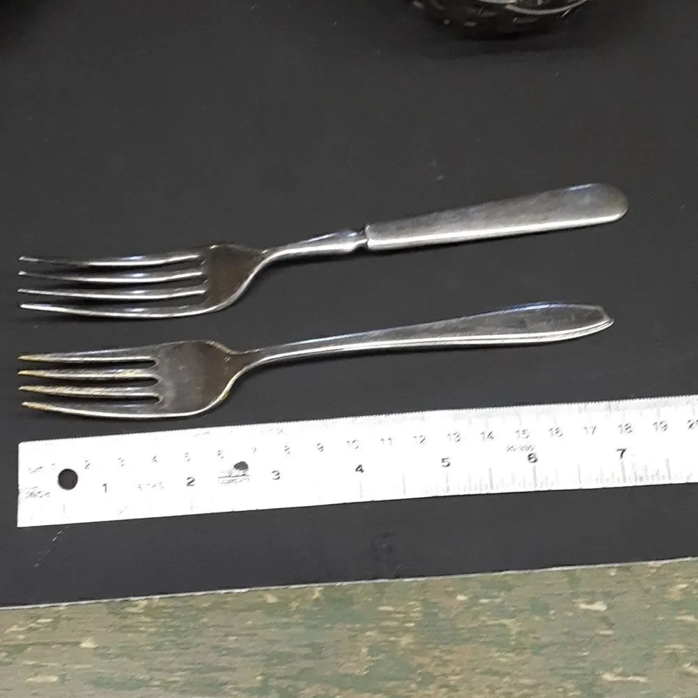 6 pc metal basket, silver plate biscuit tray, 2 silver wire bread basket…‎